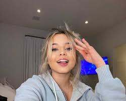 Her family created an mtv show, meet the barkers, which was aired in 2005 before alabama was born. Alabama Luella Barker Instagram Live Stream 4 March 2020