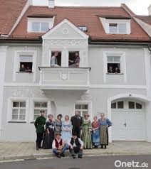 The lola montez house is an historical building located next to the gutshof menterschwaige beer garden. Lola Montez Ist Zuruck In Ihrer Zufluchtsstatte Onetz