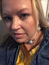 Robin Dye's Instagram, Twitter & Facebook