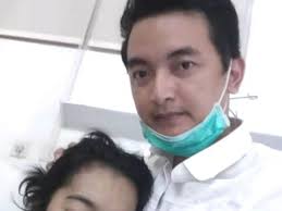 Detik-Detik Mengharukan Alan Tito Menikahi Kekasihnya yang Sakit Parah