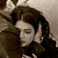 ✍ KAPITULLI 128✍ BARON🍸 Un:Serenat hajde shkojm nspital Serenata:Jo bre jo  asi dhimbt joo...Qite doren nbark temin -E qita, e nijsha beben tu shkelmu,  u habita Serenata:Eeee Un:Qika babit S:Boll mo o