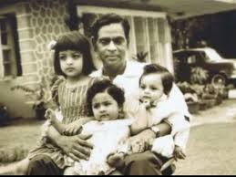 Shahrukh khan family members, childhood and photos. Shah Rukh Khan Lesser Known Facts About The Baadshah S Family The Times Of India