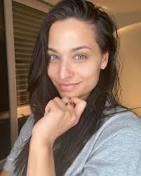 Amira aly was born in austria and she has egyptian roots. Amira Pocher Gibt Corona Update Morgens Ist Es Katastrophal