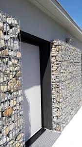 Solides Durables Et Simples A Mettre En Place Les Murs En Format Gabion Sont Parfaits P Decoration Interieure Chalet Maisons De Pierre Plan Maison Contenaire