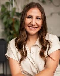 Julia Melton's Instagram, Twitter & Facebook