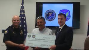 Federal bureau of investigation (fbi), principal investigative agency of the federal government of the bureau is responsible for conducting investigations in cases where federal laws may have been. Fbi Honors Witnesses Who Helped End Manhunt For Robber
