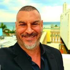 Jerry Llewellyn's Instagram, Twitter & Facebook