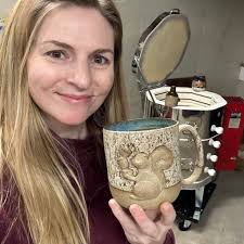 Hello lovely potters. I'm looking for a flecked grogged stoneware clay that  looks