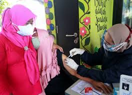 All adults who have not previously had a dose should get this vaccination. Indonesia Thailand Consider Booster Shots Amid Doubts Over Sinovac Vaccine Reuters
