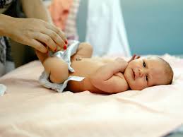 Ask your healthcare provider if you should sponge bathe or tub bathe your baby while his umbilical cord is still attached. How To Care For Your Baby S Umbilical Cord Stump