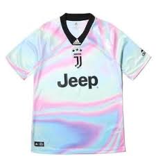 The juventus away jersey steps out in a pixelated camouflage print. Presente Tutti Nave Da Guerra Adidas Juventus Ea Sports Ciottolo Ingiustizia Internazionale