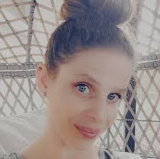 Leah Lindsey's Instagram, Twitter & Facebook