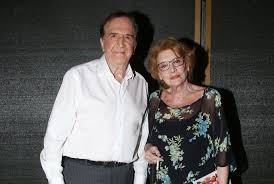 Γεννήθηκε στην πλατεία βάθη, μια υποβαθμισμένη περιοχή γεμάτη οίκους ανοχής. Giwrgos Kwnstantinoy Kai Marw Kontoy Sto Neo Spot Gia Ton Emboliasmo Kata Toy Koronoioy Video Znews