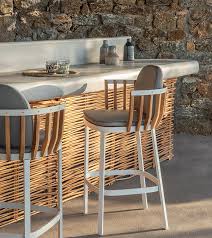 The recognizable design is met with durable construction for years of enjoyment in any space. Swing Ethimo