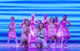 The official site for the worldwide productions of the smash hit musical based on the songs of abba. Musical Mamma Mia Erfahrungen Kritik Zum Gute Laune Musical
