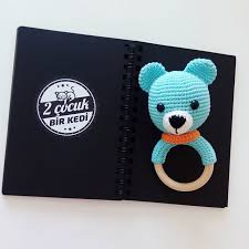 Bebeklerinize Orgu Cingiraklarla Onlara Saglikli Bir Sekilde Buyutebilirsiniz Hicbir Kimyasal Maddenin Olmadigi Bu Orgu Cingir Ayicik Bebek Cingiragi Amigurumi