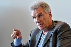 Nigel Wray's retreat gives Saracens the best chance for a fresh start