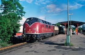 Asia's vibrant cities, rural villages and gleaming pagodas can be enjoyed like never before. 01 519 V200 033 Mit Orientexpress Eisenbahnfotograf Essenz Eines Lebens