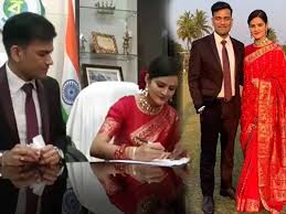Busy With Polls Ias Groom Ips Bride Tie Knot At Office Sheikh rasheed and bilawal bhutto love chemistry. polls ias groom ips bride tie knot