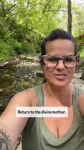 Angela Derossi's Instagram, Twitter & Facebook