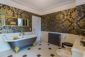 Badezimmereinrichtung Im Klassisch Viktorianischen Stil Badewanne Freistehendebadewanne Dasaugebad Viktorianisches Badezimmer Schone Badezimmer Badezimmer