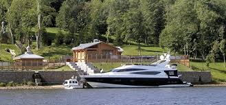 Châteaux secrets, vignobles et dmitry medvedev yacht секретні палаци, виноградники і яхти дмитра медведєва 秘密的城堡，葡萄園和梅德韋傑夫遊艇 gizli kaleler. Kremlin Critic Says Russian Premier Dmitri Medvedev Built Property Empire On Graft The New York Times