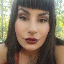 Amber Szymanski's Instagram, Twitter & Facebook