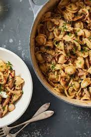 Creamy One Pot Mushroom And Leek Pasta Recipe Recipe Leek Pasta Stuffed Mushrooms Recipes
