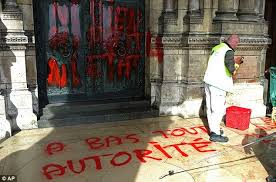 F Tourism Offensive Graffiti Daubed On Paris Sacre Coeur Graffiti Tourism Anarchist