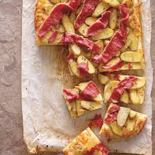 Focaccia A La Pomme De Terre Et A La Viande Fumee Ricardo Recipe Food Cooking Hawaiian Pizza