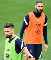 Les tensions avec olivier giroud. Karim Benzema Will Sit Next To Olivier Giroud During Team Meals At Clairefontaine S Training Base Ali2day