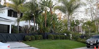 Последние твиты от laeticia hallyday (@lhallyday). Johnny Hallyday Son Patrimoine Revu A La Baisse Le Point