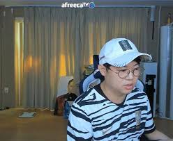 2002년 9월 26일 와룡산 세방골 중턱에서 실종자의 유골 발견. Erpnnpdlxu81pm