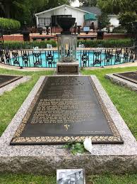 Elvis at forrest hill visiting gladys grave. Display Of Mother S Star Of David Headstone Revives Talk Of Elvis S Jewish Roots The Times Of Israel