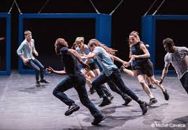 Le correspondant français olivier dubois a confirmé, dans une vidéo publiée ce 5 mai, être retenu en otage par des membres du gsim (le groupe de soutien à l'islam et aux musulmans), un groupement. Biennale De La Danse De Lyon Premiere D Auguri D Olivier Dubois Et Exposition Corps Rebelles Danses Avec La Plume L Actualite De La Danse