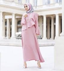 Brokat merupakan kain yang biasanya digunakan untuk membuat kebaya. ãƒƒ 25 Model Gaun Pesta Muslim Ala Dian Pelangi Terbaru 2021