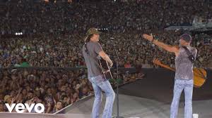 country superstars kenny chesney and david lee murphy play