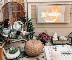 Hulu october 2020 is going to be a fantastic stop for all things horror. 31 Scary Movies To Stream This Month The Everygirl