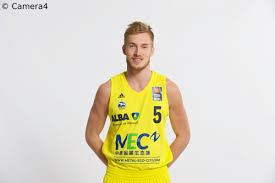 He also represented german national basketball team in the international competitions. Niels Giffey Mit Starken Comeback Gegen Phoenix Hagen Bbl Profis