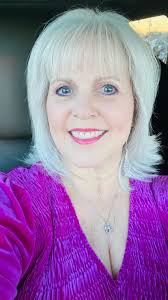 Who knows how to color hair? I want silver platinum highlight in my hair.