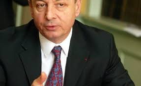 Celle de récompenser à la fois des mérites militaires et des mérites civils. Sarthe La Legion D Honneur D Un Ancien Prefet De La Sarthe Suspendue Le Mans Maville Com