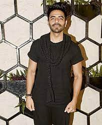 Aparshakti khurana was born on 18 november 1987 (age 31 years; Aparshakti Khurana Wikipedia