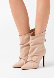 Stand up and put your foot on the sheet of paper. Patrizia Pepe High Heel Stiefelette Camel Beige Camel Zalando De