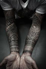 Premièrement, il s'agit d'un modèle de tatouage loup réaliste dans le cou d'un homme, tatouage bref, tatouage en noir et blanc homme pour parler comme google. Tatouage Homme Motifs Tribal Inspiration Mandala T Shirt Blanc Et Noir Tatou Armeltatowierungen Tatowierungen Tattoo Armel