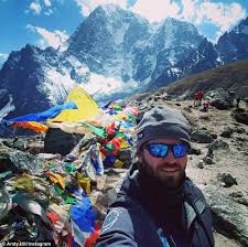 Guide on new zealand based team for adventure consultants, same as krakauer, one of hall's the seven summits are the highest peaks on the seven continents. Mafs Groom Andy Hill Climbs Mount Everest After Split Daily Mail Online