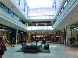 Aventura mall is the best place to shop in miami and one of the top shopping centers in the u.s (0.30 mi) courtyard by marriott miami aventura mall. 140 Aventura Mall Miami Photos Free Royalty Free Stock Photos From Dreamstime