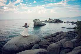 Rule of thumb for naming only the location (e.g. Bonsai Rock Whale Rock Lake Tahoe Flying Dawn Marie