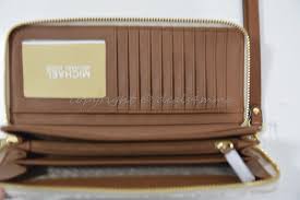 Michael kors women's jet set travel dbl zip wristlet. Nwt Michael Kors Signature Jet Set Travel And 39 Similar Items