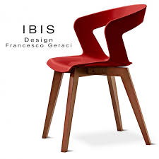 Les meubles sont stables et construits pour durer. Chaise Design Coque Pietement Bois Ibis Assise Plastique Couleur Pietement Bois Vernis Noyer Clair