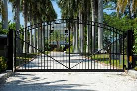 This telescopic gate when fold up takes up only 4 mtrs and when it's extended opens out to 7.4 mtrs. Diy Automatic Gates Everything You Need To Know The Interiors Addict